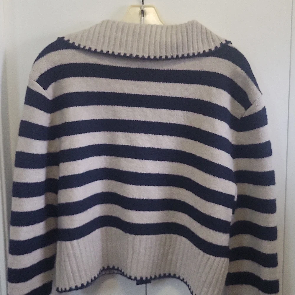 NWT Pink Rose Sweater From Dry Goods. Large - Picture 5 of 5